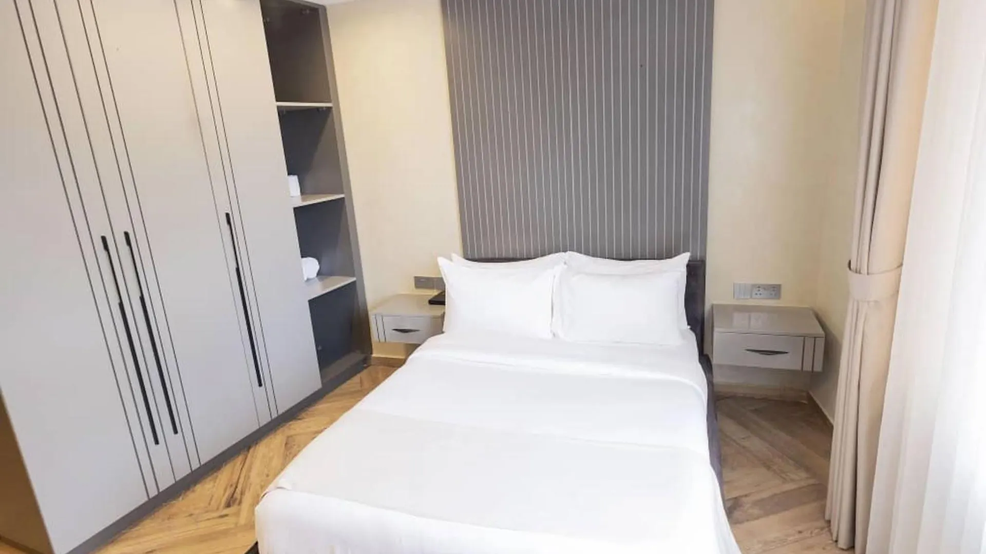 Grik Hotel - Entebbe