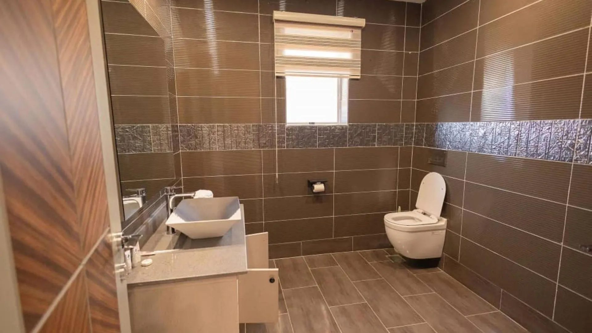 Grik Hotel - Entebbe
