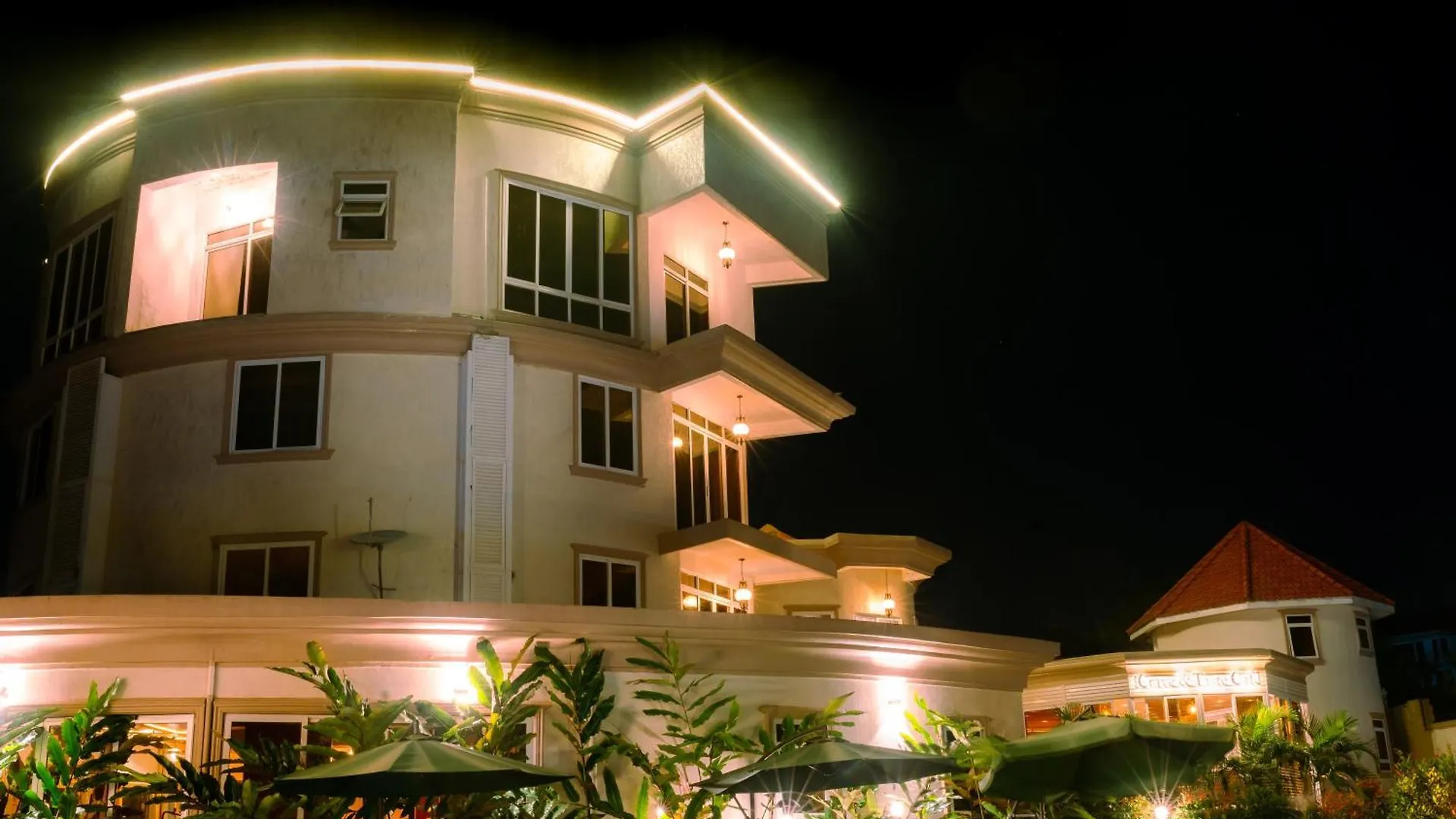 Grik Hotel - Entebbe 5*,